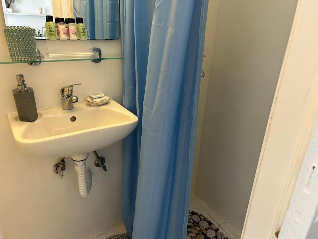 To Rent Apartment *